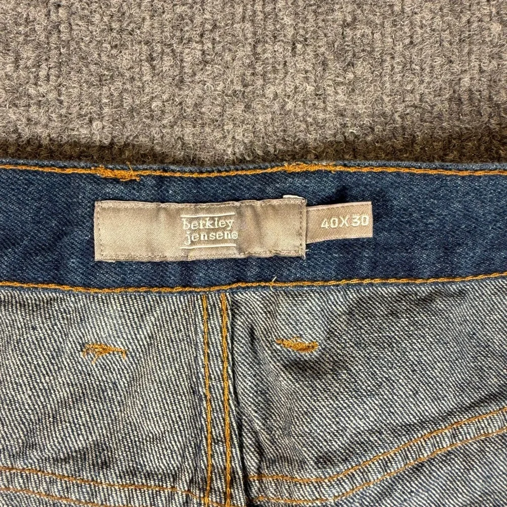 Berkley Jensen Mens Regular Fit Denim Jeans Medium Wash 40x30 Cotton NWT 3452